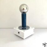 bobine tesla magnetique avec decharges electriques fascinantes bleu 210 1