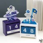 calendrier perpetuel bureau astronaute travers lannee bleu 284 1