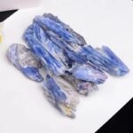 Cyanite Brute pour une Esthétique Unique et Naturelle