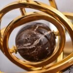 Globe en Métal & Marbre élégant pour une Touche Artistique