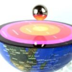 globe terrestre en levitation avec socle transparent 921 1