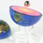 globe terrestre en levitation avec socle transparent 994 1