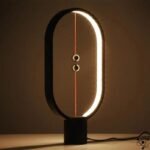 lampe heng balance sculpturale en equilibre noir 639 1