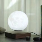 lampe lune magnetique design elegant levitant bois sombre 445 1