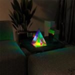 lampe pyramide infini elegante en verre dichroique veilleuse 845 1