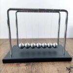 pendule de newton 7 billes design scientifique 343 1