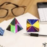 Prisme Triangulaire Coloré Unique en Verre
