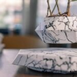 vase en levitation marbre pour decoration florale originale 421 1