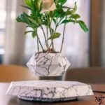 vase en levitation marbre pour decoration florale originale 861 1